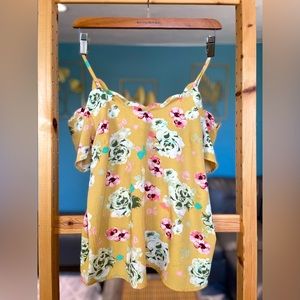 🌸Off Shoulder Strap Floral Yellow Blouse -Size Small🌸